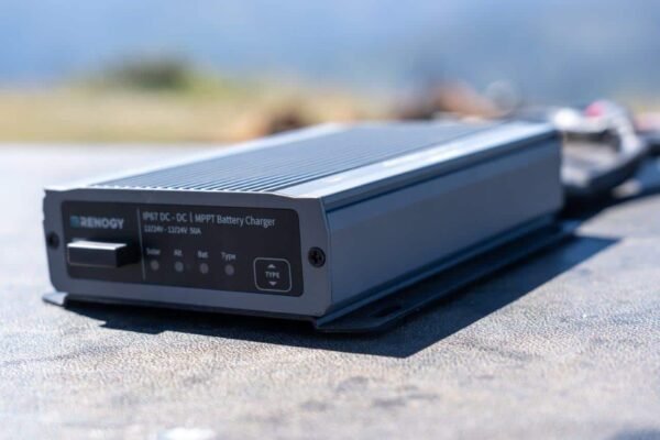 12V/24V IP67 50A DC-DC Battery Charger with MPPT